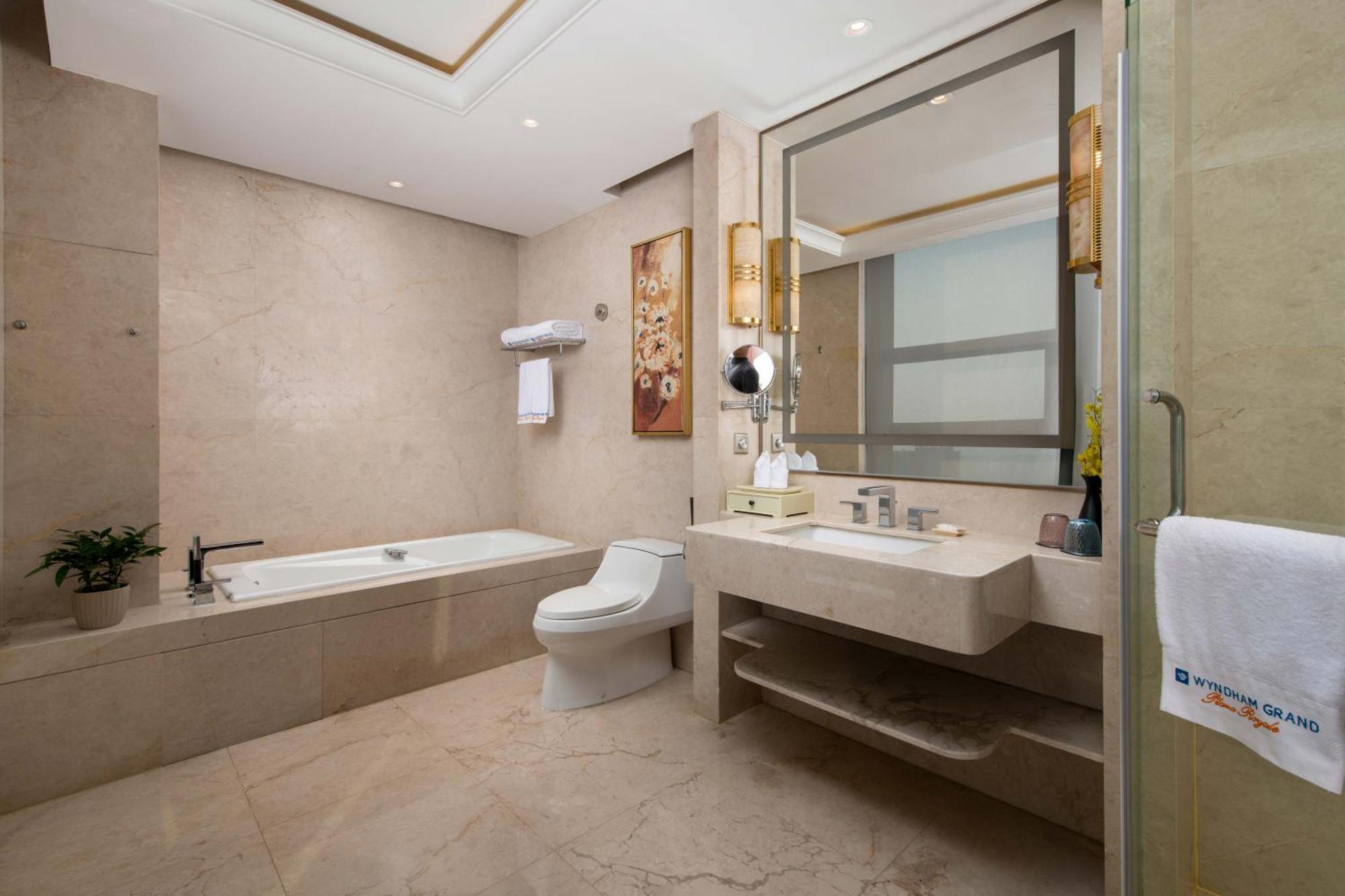 Wyndham Grand Plaza Royale Changsheng Jiangyin Exteriör bild
