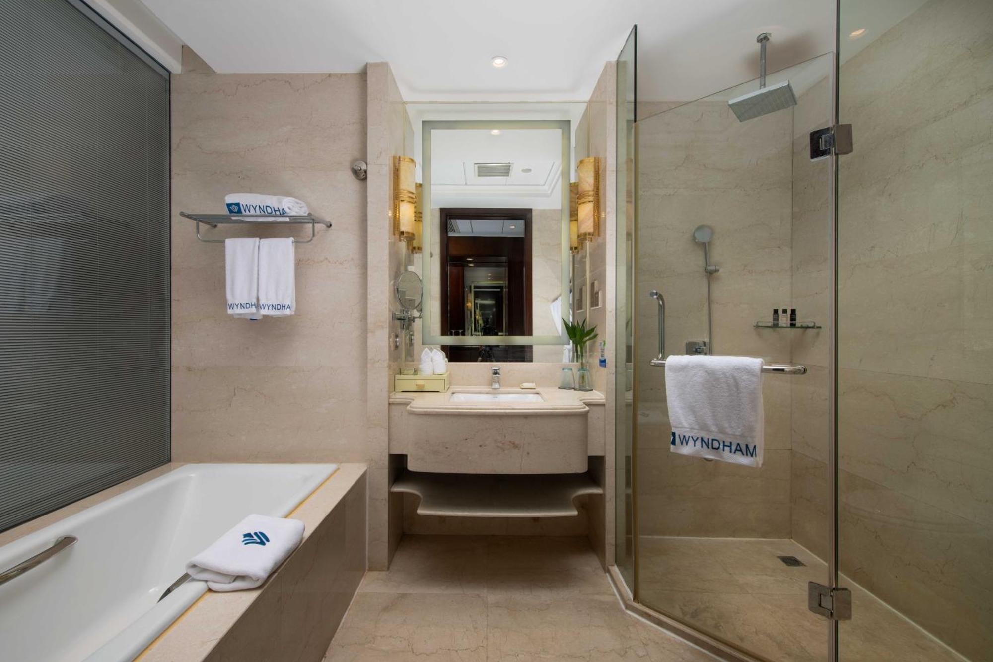 Wyndham Grand Plaza Royale Changsheng Jiangyin Exteriör bild